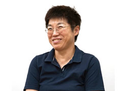 栗本 治子 氏